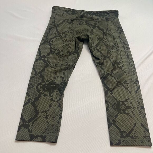 Lululemon Wunder Under 10 Green Snakeskin Luxtreme Crop RARE - Picture 9 of 11